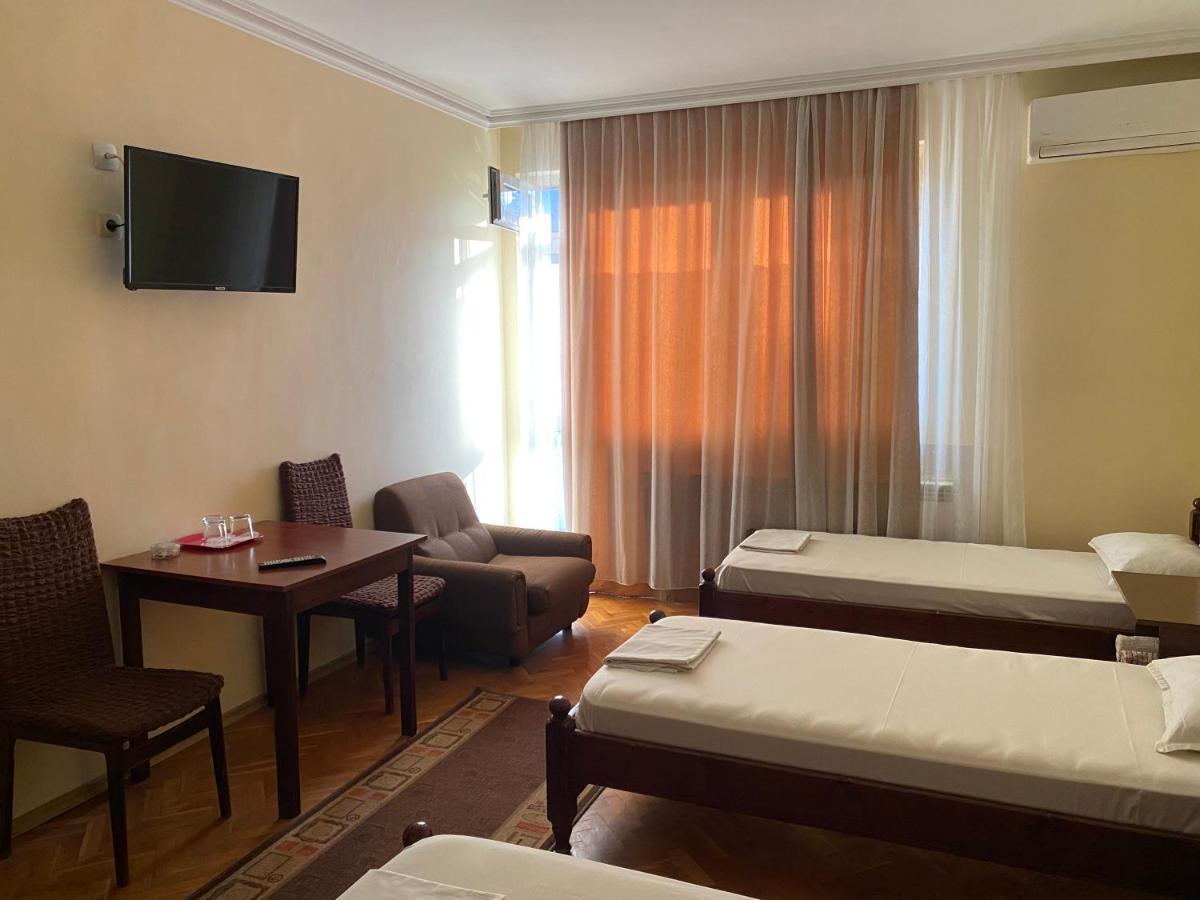 Family Hotel "May" Petrich  Bagian luar foto