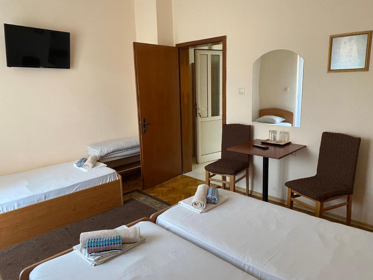 Family Hotel "May" Petrich  Bagian luar foto