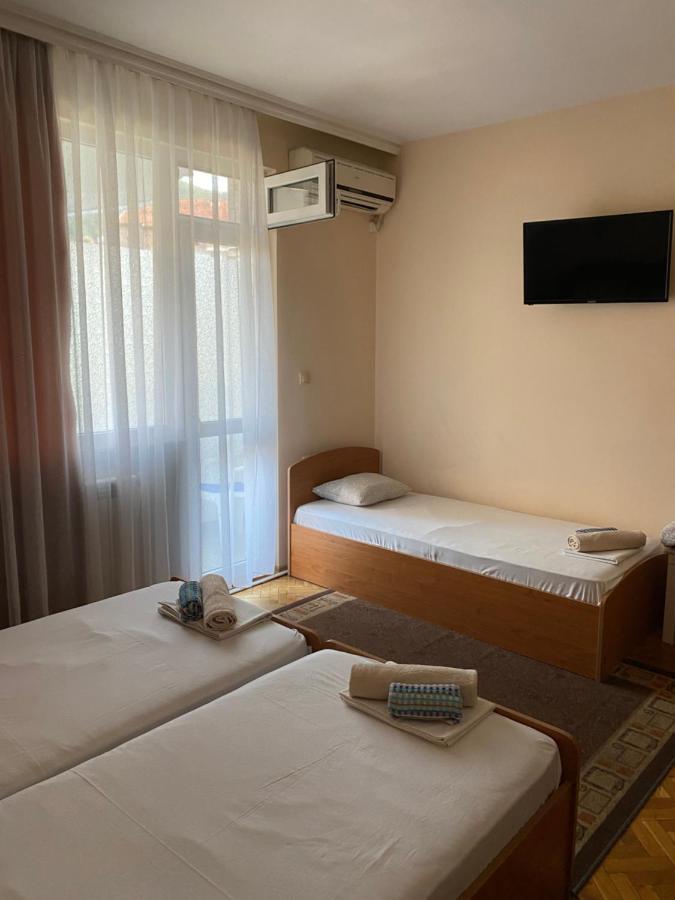 Family Hotel "May" Petrich  Bagian luar foto