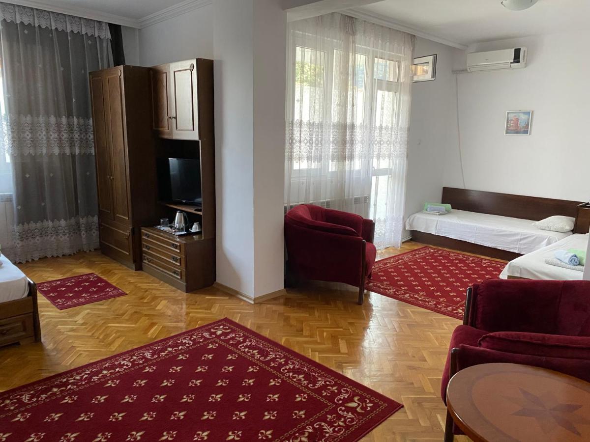Family Hotel "May" Petrich  Bagian luar foto