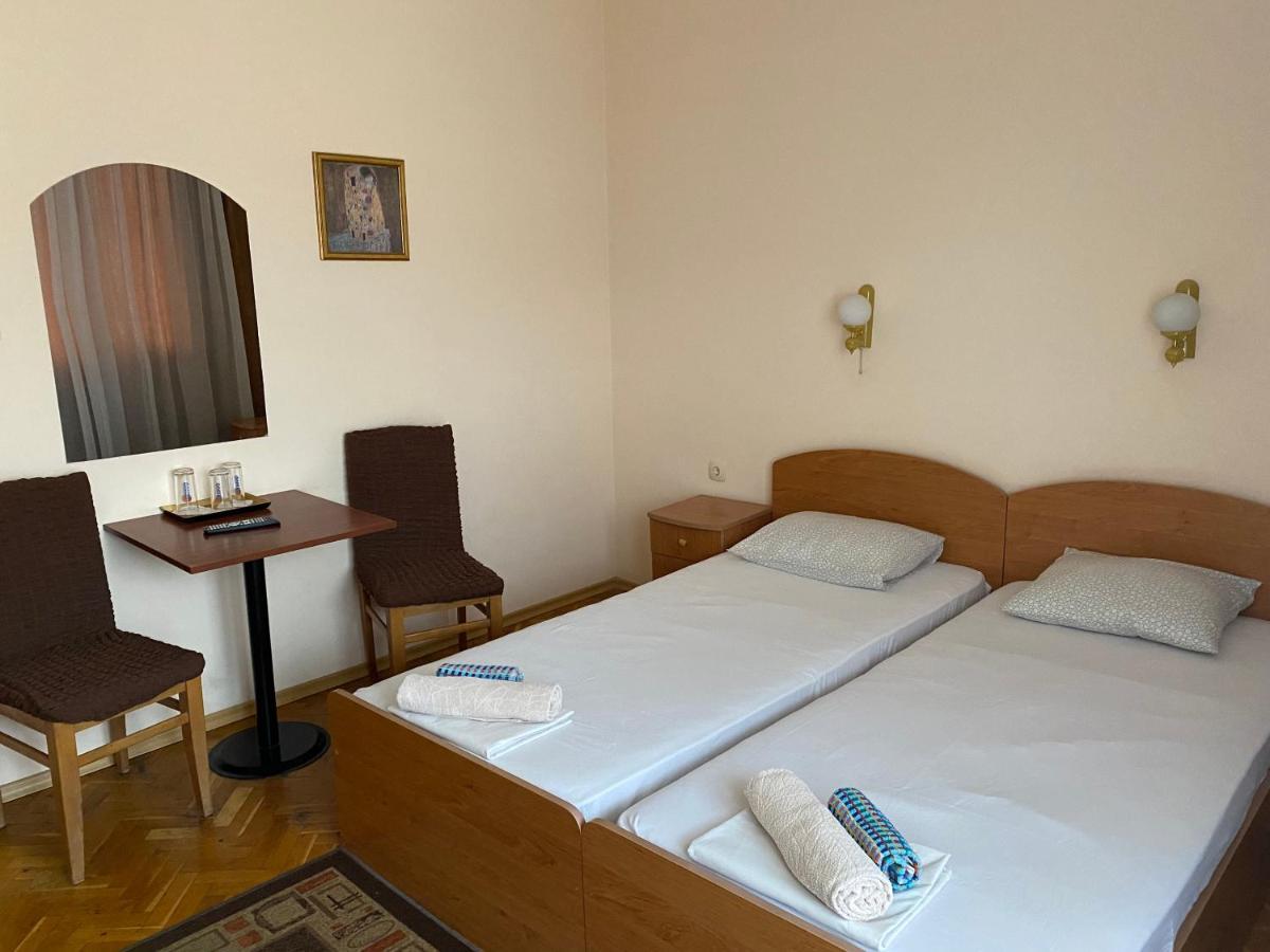 Family Hotel "May" Petrich  Bagian luar foto