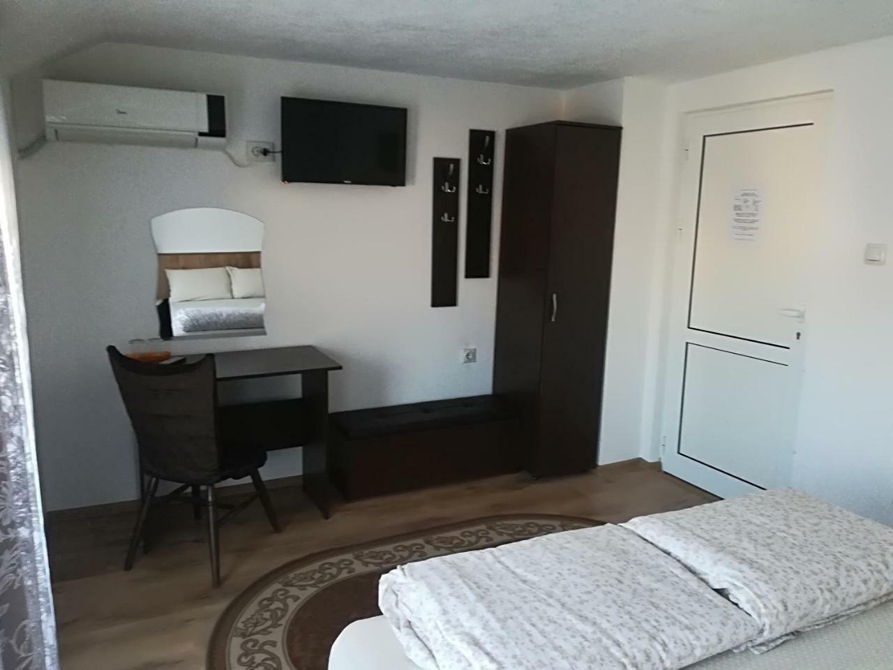 Family Hotel "May" Petrich  Bagian luar foto