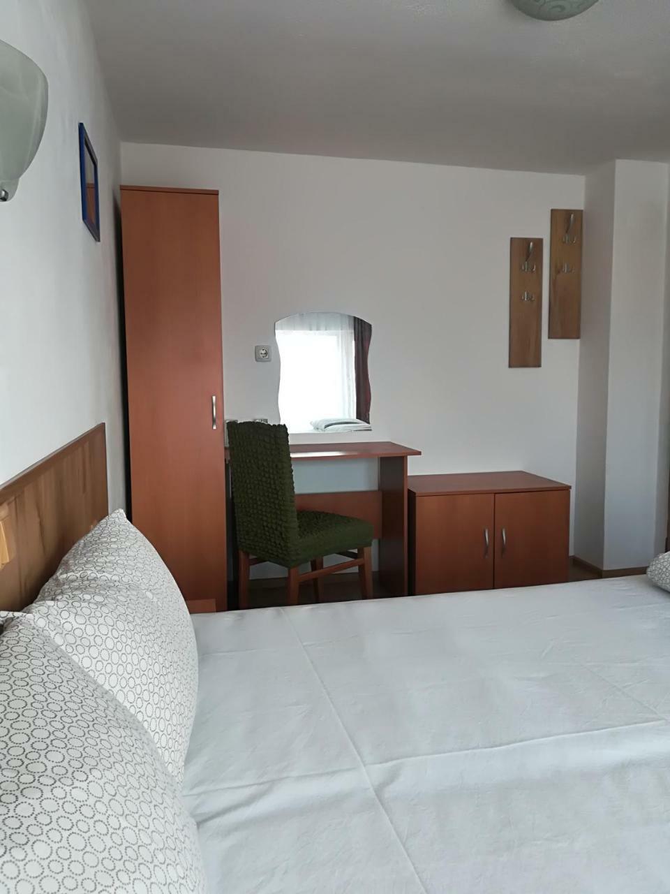 Family Hotel "May" Petrich  Bagian luar foto